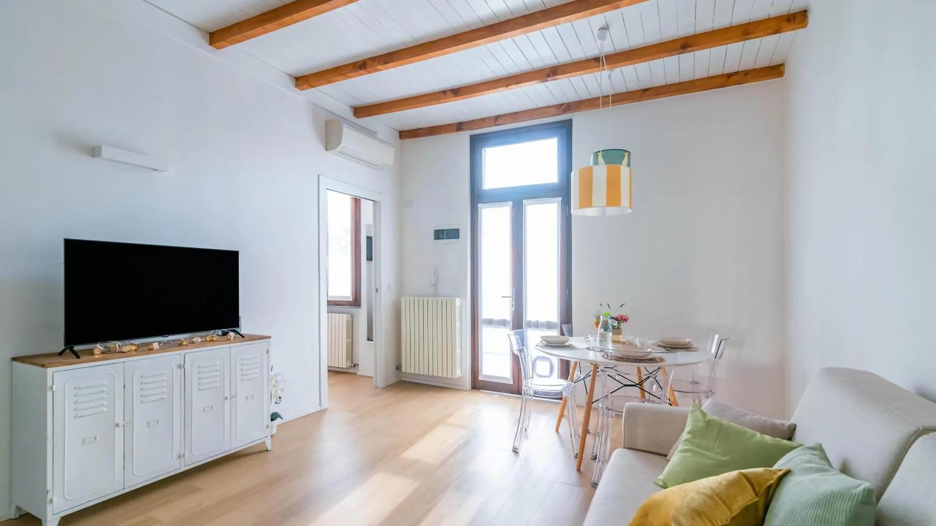 Casa Allegra_bilocale in centro con posto auto Pavia Italia
